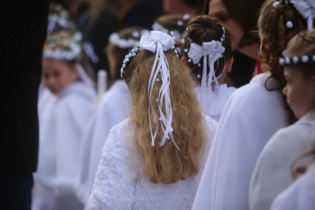 – Prezent na komunię to klasyczna darowizna, od której należy zapłacić podatek. Są wprawdzie zwolnienia, ale nietrudno przekroczyć limit ulg – przypominają eksperci.