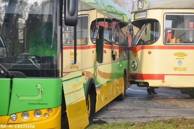 Trzy osoby ranne w zderzeniu autobusu z tramwajem