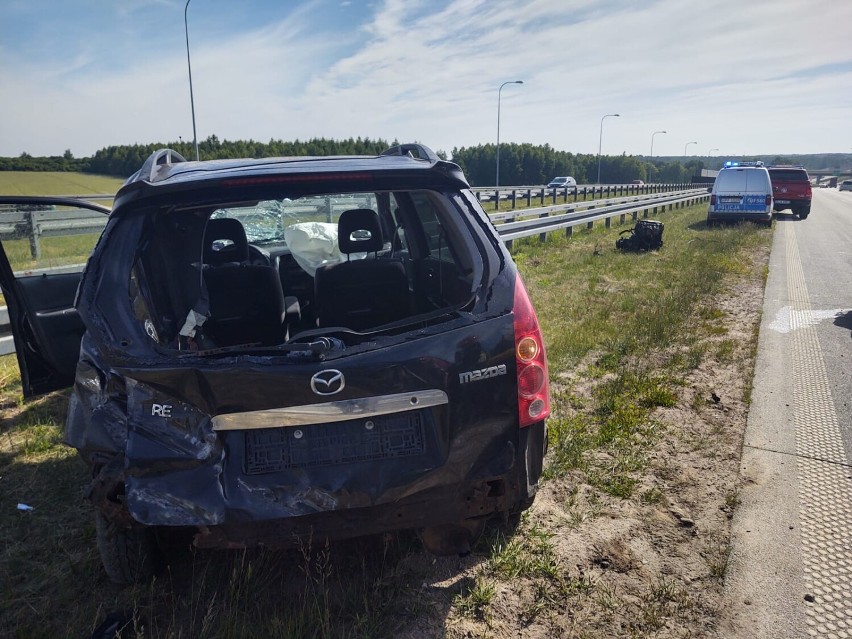 Wypadek na S8 koło węzła Zduńską Wola Wschód. Autem w bariery ZDJĘCIA