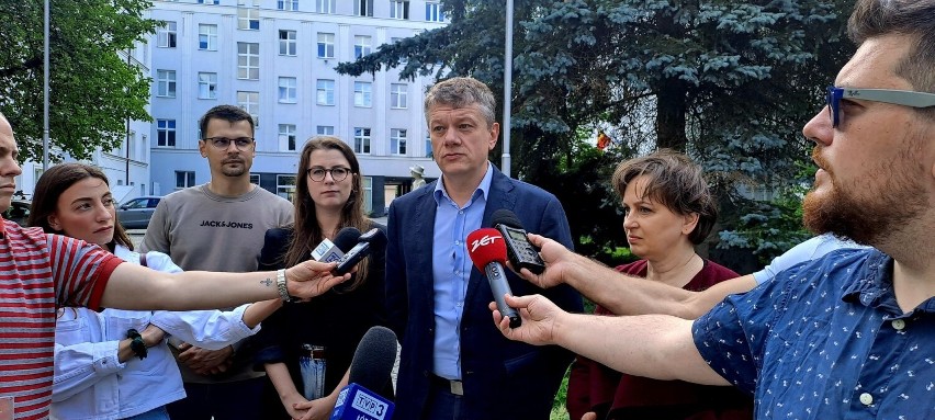 Projekt uchwały złożył radny Bartłomiej Dyba-Bojarski (PL...