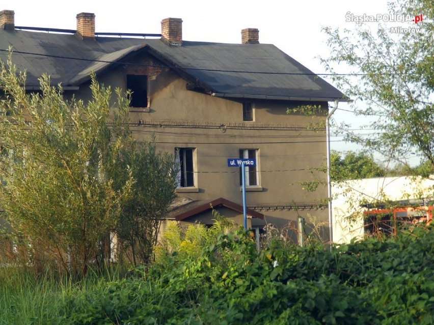 Łaziska Górne: Tragiczny pożar w budynku socjalnym. Zginęły 3 osoby [ZDJĘCIA]