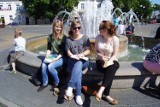 Wieluń: Wspólnie czytali przy fontannie