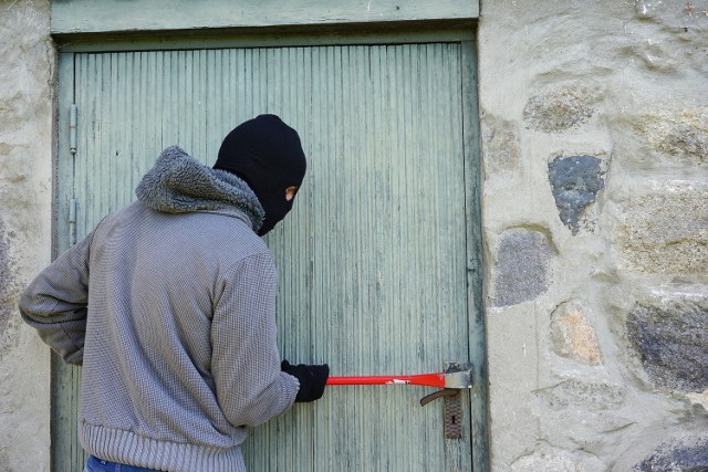 Mieszkańcy, których dzielnic najczęściej padają ofiarą złodziei? Gdzie najczęściej okradane są sklepy? Sprawdziliśmy, które dzielnice są pod tym kątem najbardziej niebezpieczne (dane za rok 2017). 

Przejdź do kolejnego zdjęcia --->

Wakacyjne żniwa dla złodziei. Jak się zabezpieczyć?

Źródło: Dzień Dobry TVN