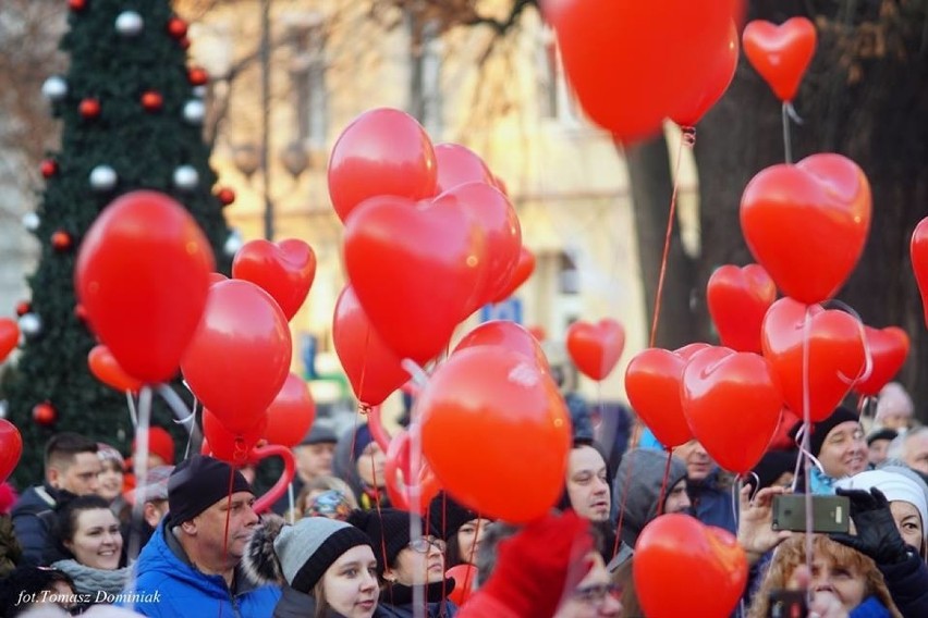 Wolontariusze, ludzie związani od lat z WOŚP, rodzice i...