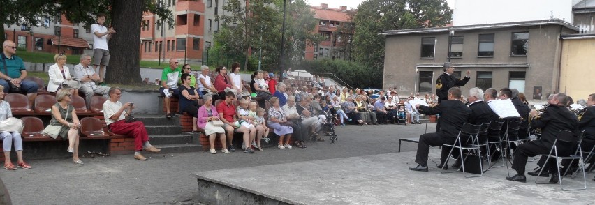 Orkiestra Dęta KWK Piast  podczas poranku muzycznego w...