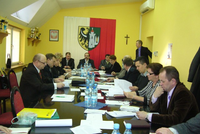 Przewodniczący rady gminy Jerzy Szumlański (centrum) podczas jednej z poprzednich sesji.