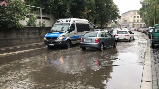 W ciągu godziny w Opolu spadło około 50 l wody na m kw.