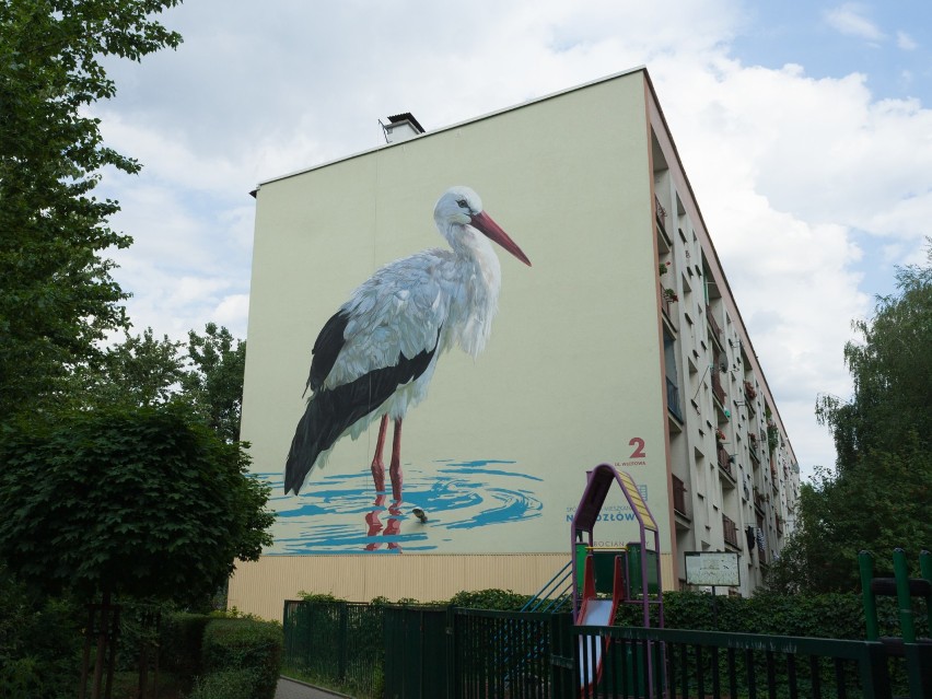 Kraków. "Bocian na Wlotowej". Powstał nowy mural [ZDJĘCIA]