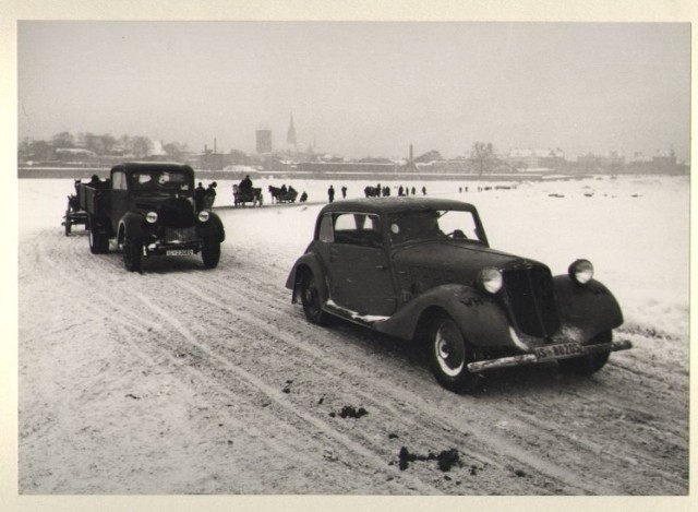 Bardzo mroźną była pierwsza wojenna zima w Toruniu. Na początku 1940 roku, ze względu na zburzone mosty, ruch odbywał się po zamarzniętej Wiśle.
