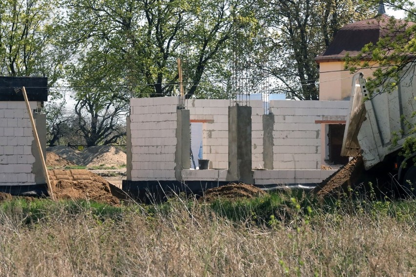 Budowa letnich basenów przy ulicy Stromej w Legnicy [ZDJĘCIA]