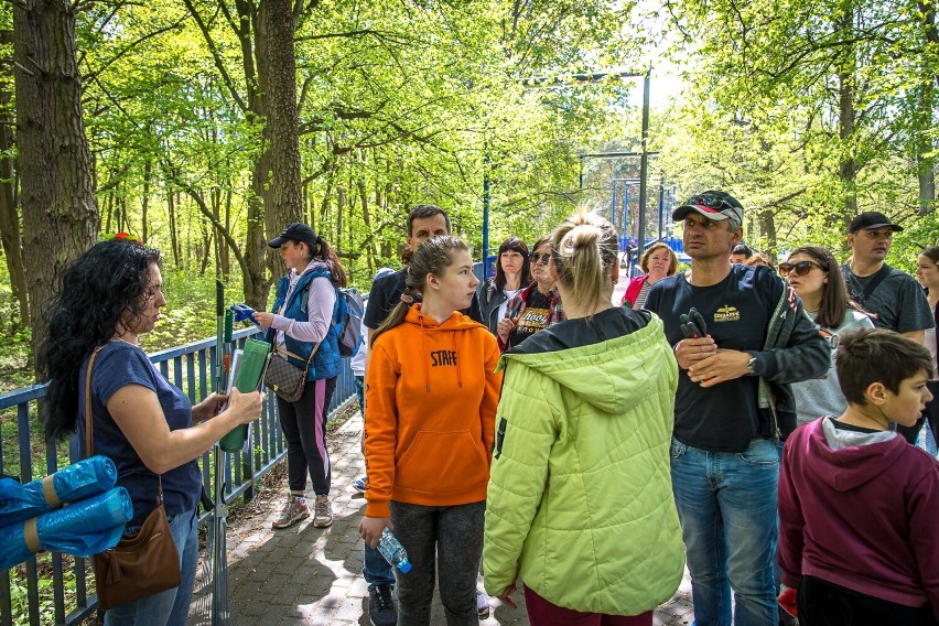 W sprzątaniu parku Słowiańskiego wzięło udział kilkadziesiąt...