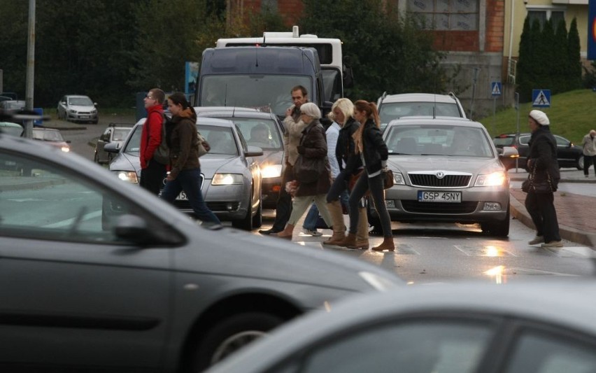 Notoryczne korki na ulicy Małokackiej w Gdyni. Czy można coś na to zaradzić?