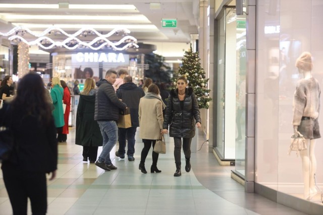 W przypadku zakupów stacjonarnych, zasady zwrotu ustala już sam sklep.