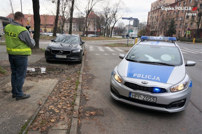 Wypadek w Zabrzu. Samochód na przejściu dla pieszych potrącił kobietę 