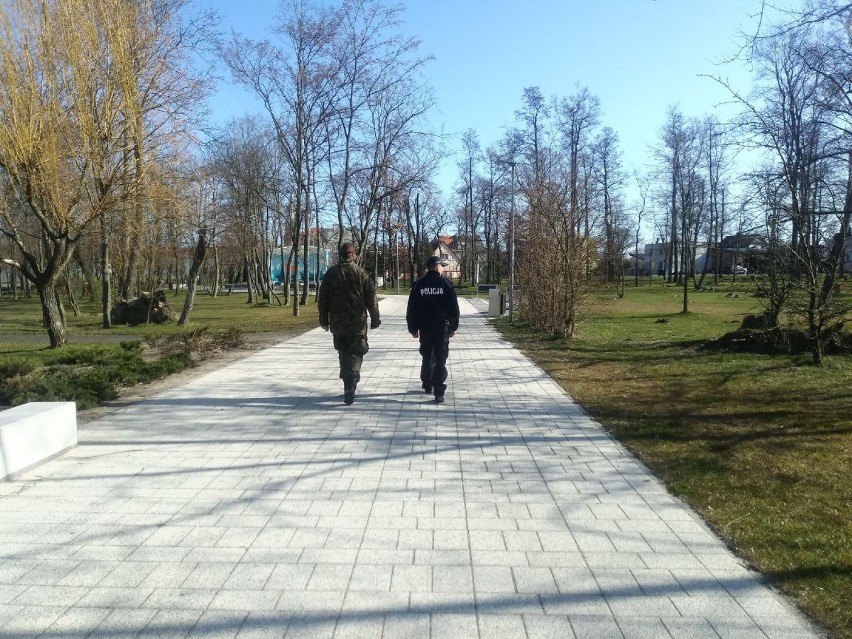 Policjanci i żołnierze WOT na wspólnej służbie w powiecie żnińskim [zdjęcia] 