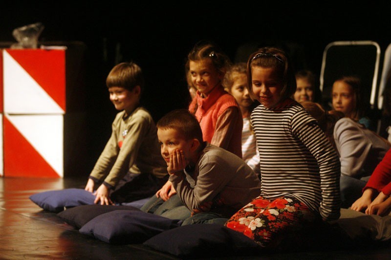 Legnica: Młodzi na scenie w teatrze (ZDJĘCIA)