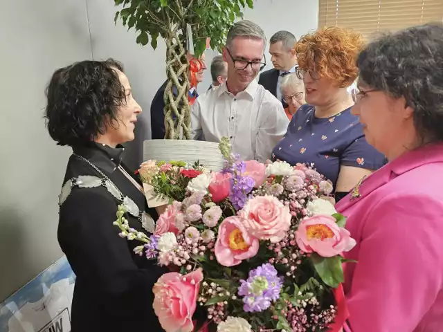 Pierwsza sesja nowej kadencji rady miejskiej w Nowej Soli, ślubowanie radnych i zaprzysiężenie prezydent miasta Beaty Kulczyckiej