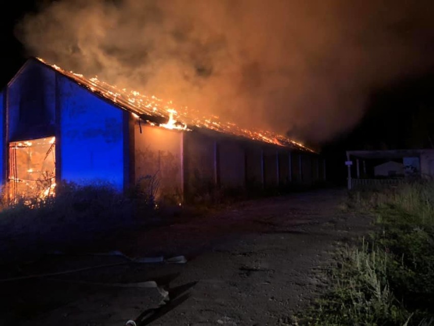 Niespokojna noc w gminie Brodnica. Strażacy gasili dwa...