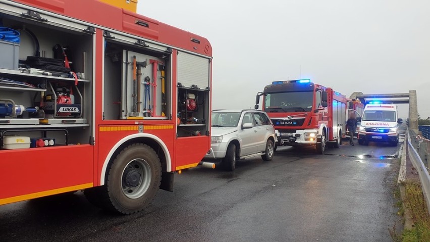 Wypadek przy moście w Milczu. Cztery osoby trafiły do szpitala (ZDJĘCIA)