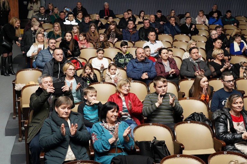 Udany Koncert Charytatywny dla Huberta Indelaka w Kazimierzy Wielkiej. Zebrano blisko 12 tysięcy złotych. Zobaczcie zdjęcia