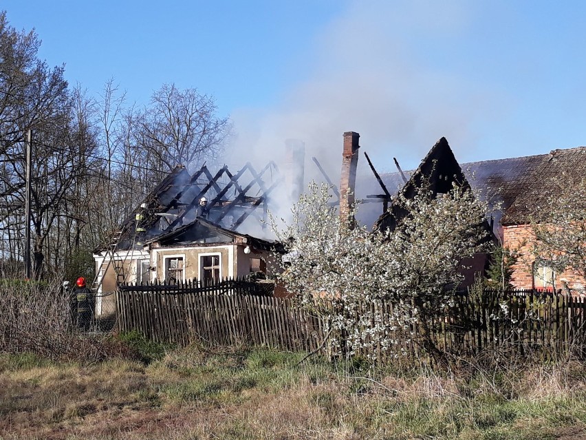 Pożar strawił dom jednorodzinny w Sarbi (gm. Krosno...