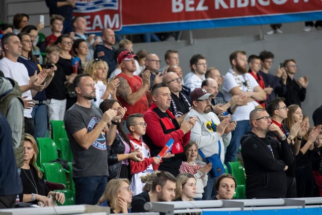 Nasi koszykarze pokonali rywali po dogrywce 95:84 w swoim trzecim w tym sezonie meczu Energa Basket Ligi. Kibice, którzy zawitali do Immobile Łuczniczki z pewnością nie żałowali; emocje były ogromne. ZOBACZ ZDJĘCIA Z TRYBUN >>>> 