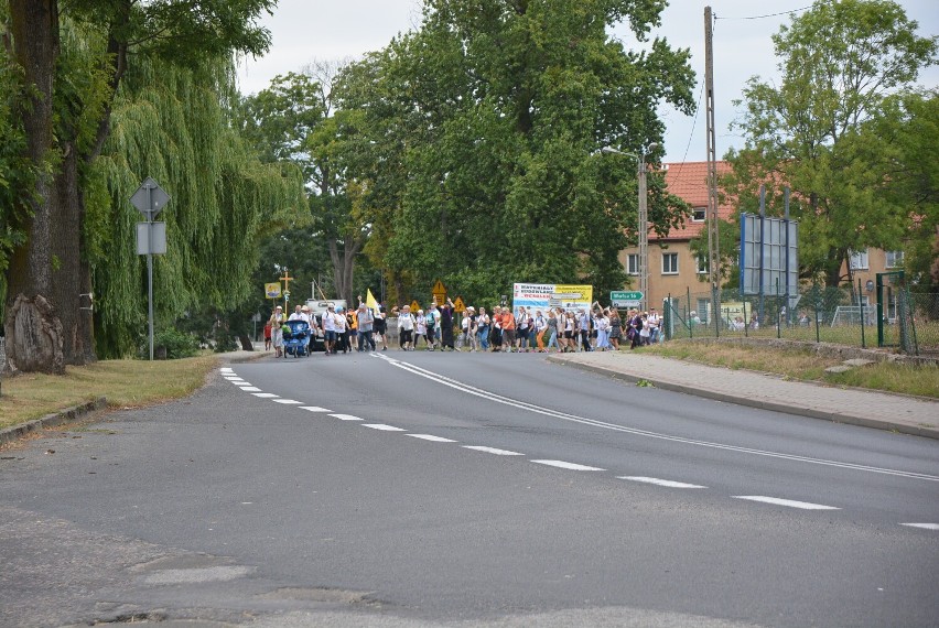 Rozpoczęła się 40. Piesza Pielgrzymka Koszalińsko-Kołobrzeska w  roku Jubileuszu Diecezji [ZDJĘCIA]