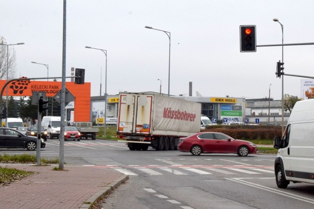 Kierowcy alarmują, że na ulicy Łódzkiej w Kielcach tworzą się korki, od kiedy wybudowano połączenie do ulicy Witosa.

Zobacz kolejne zdjęcia >>>