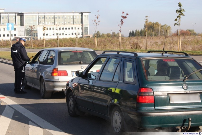 Nalot na giełdę samochodową [zdjęcia]