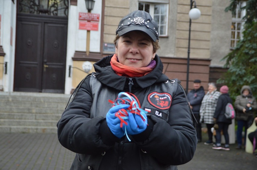 Protest pod ratuszem w Miastku w obronie szpitala i prezes Renaty Kiempy| ZDJĘCIA+WIDEO