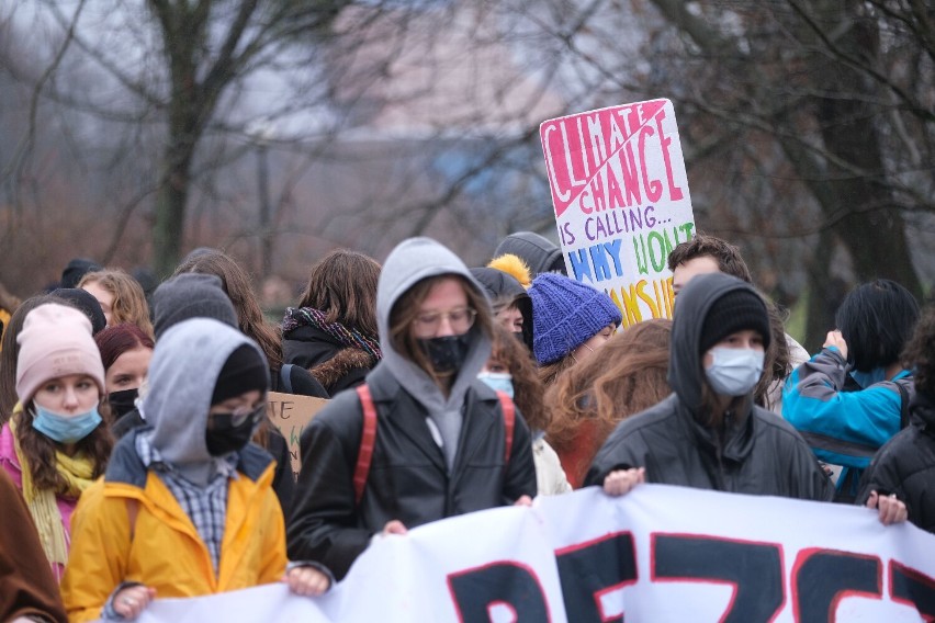 Młodzieżowy Strajk Klimatyczny w Warszawie. "Nasza planeta...