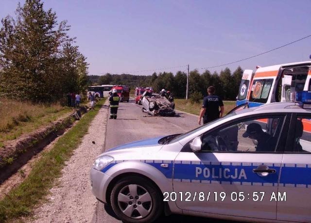 Wypadek w miejscowości Chełmce. Dachowało auto [zdjęcia]
