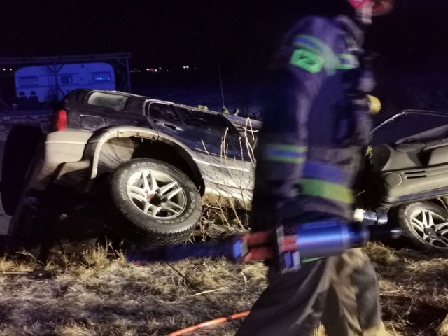 W znajdującym się częściowo pod wodą aucie było dwóch mieszkańców powiatu włocławskiego. Niestety, mimo prób reanimacji, mężczyzn nie udało się uratować