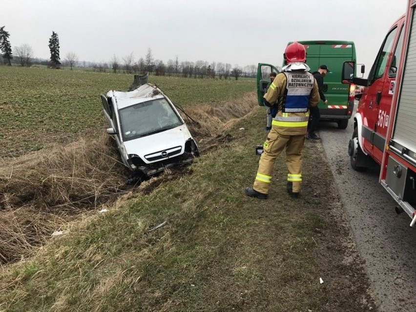 W środę, 24 marca 2021 r., doszło do groźnego zdarzenia drogowego w miejscowości Fabianów w gminie Dobrzyca