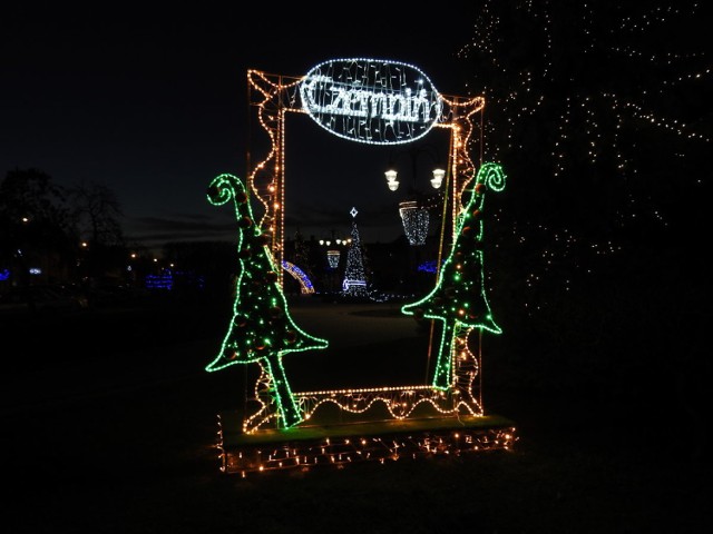 Czempiń. Świąteczne iluminacje zdobią od niedzieli miasto