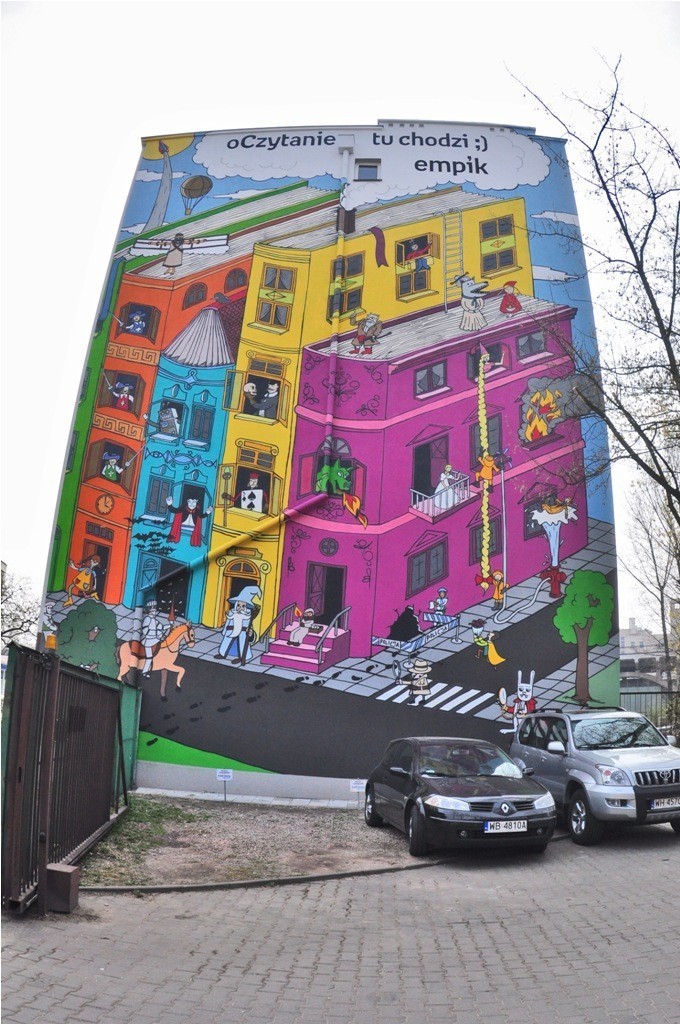 Kolorowy mural na Powiślu promuje czytanie książek [ZDJĘCIA]