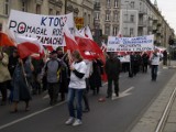 Marsz w rocznicę Smoleńska z "pętakami" na transparentach