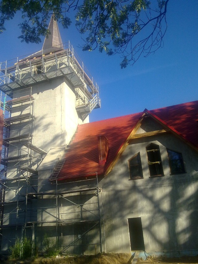 Wieża powstaje powoli w Radomierzu