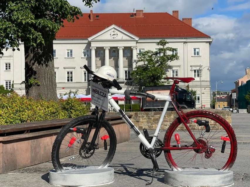 Kolejne, pięknie ozdobione rowery pojawiły się w centrum...