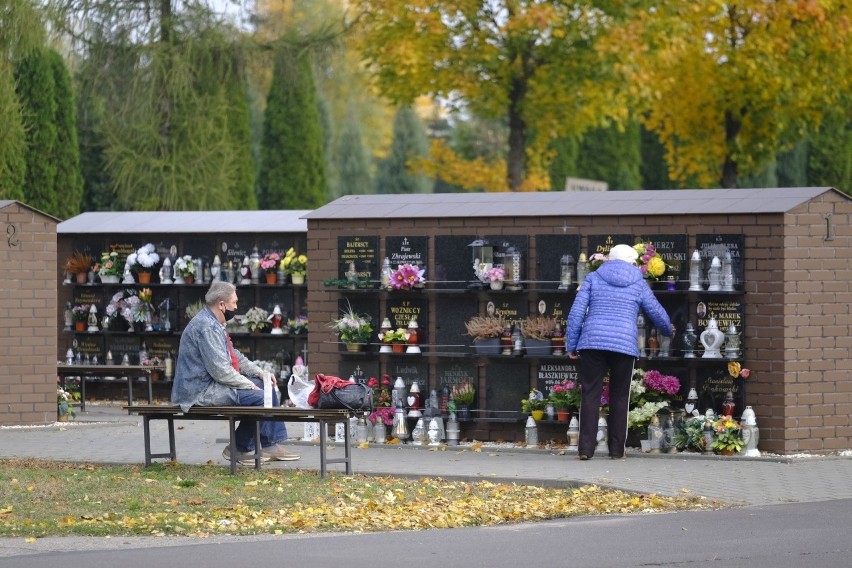 Cmentarze w Toruniu. Tak wygląda sytuacja! Zobacz zdjęcia. Czy 1 listopada będą zamknięte? 