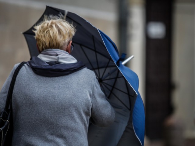 Silny wiatr w porywach może przekraczać 80 kilometrów na godzinę.