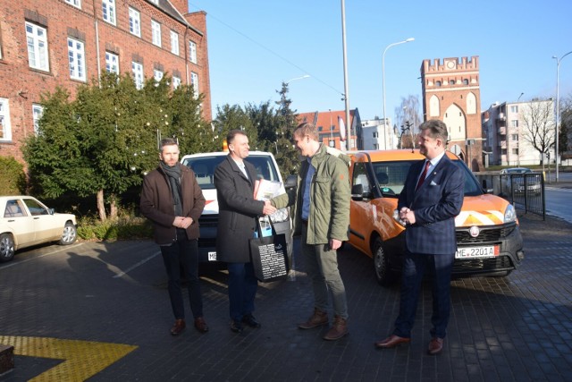Przekazanie samochodów z niemieckiego  Monheim dla ukraińskiego Włodzimierza odbyło się w Malborku.