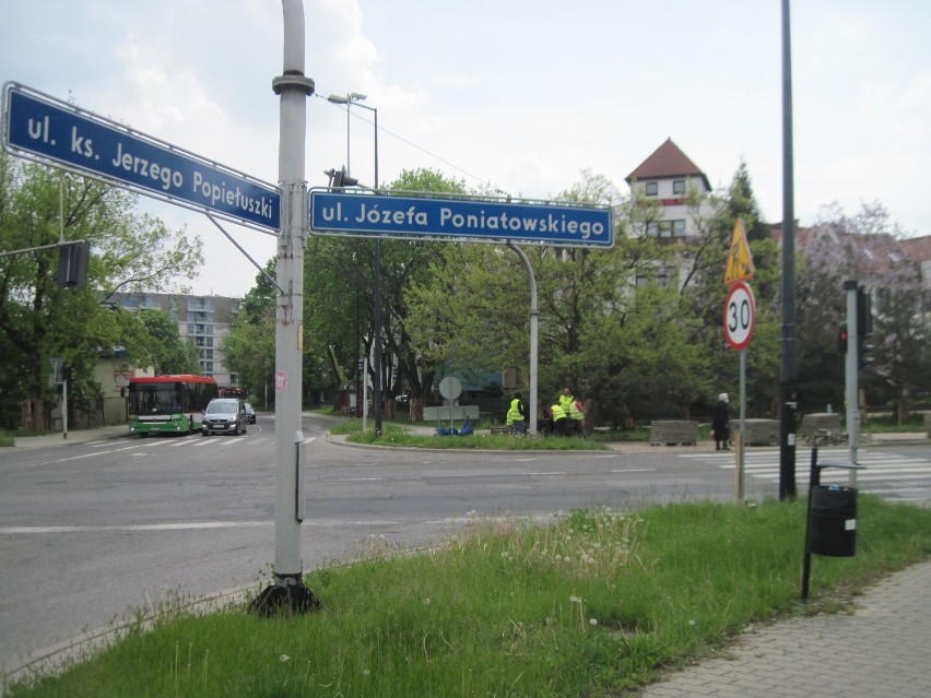 Na ul. Poniatowskiego praca wre. Niedługo rozpocznie się budowa nowej jezdni. Zobacz galerię!