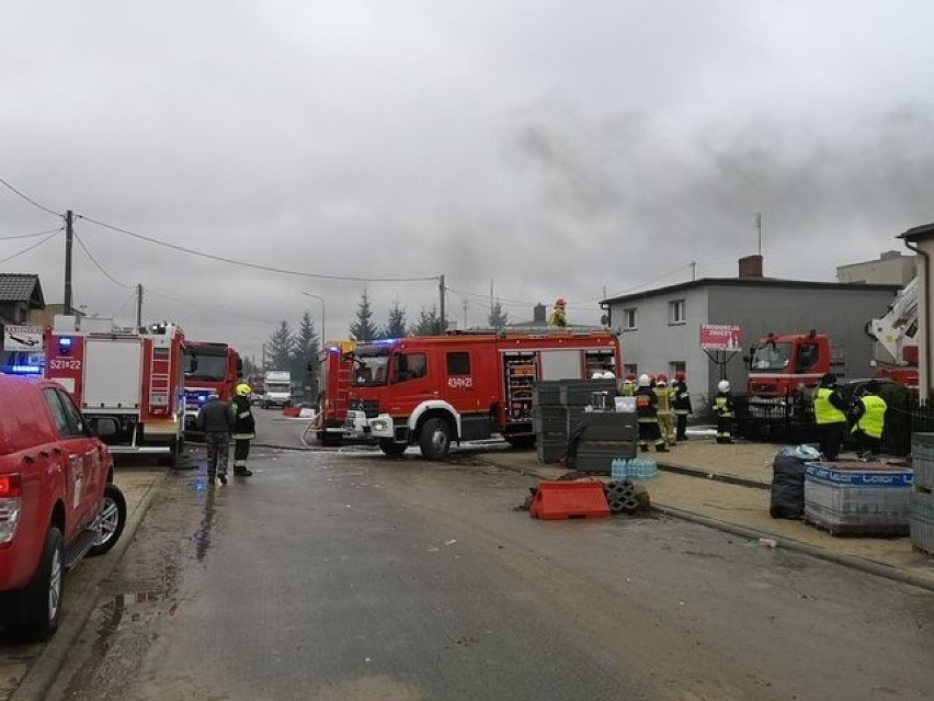 Pożar zakładu produkującego znicze w Starogardzie Gdańskim....