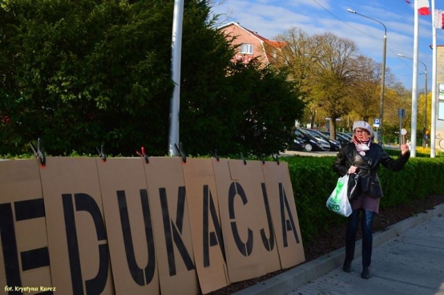 Obywatele GW 66-400 swoje wsparcie dla nauczycieli wyrazili też pod Lubuskim Urzędem Wojewódzkim.