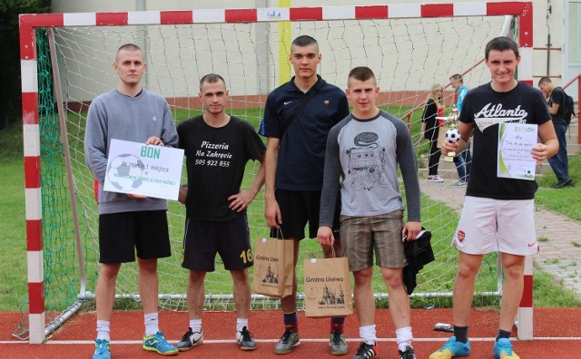 Na pierwszym miejscu w lisewskim turnieju uplasowała się drużyna pod nazwą „Tłok to za mało”.