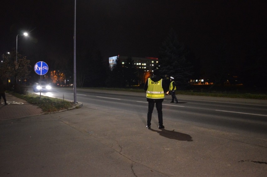 Prezydent Andrzej Duda na karczmie piwnej. Kibice GKS Bełchatów protestowali podczas karczmy w obronie klubu [ZDJĘCIA, VIDEO]