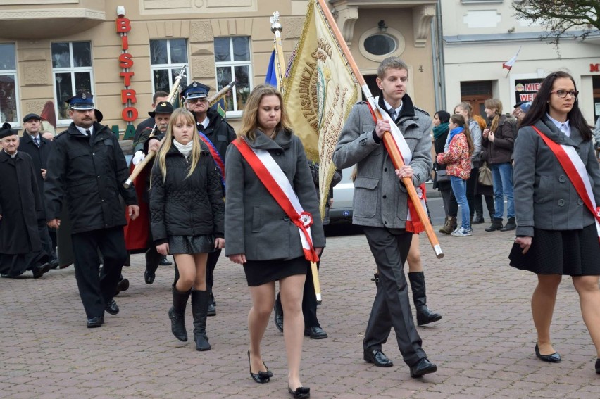 Święto Niepodległości w Sierakowie. Obchody pod pomnikiem