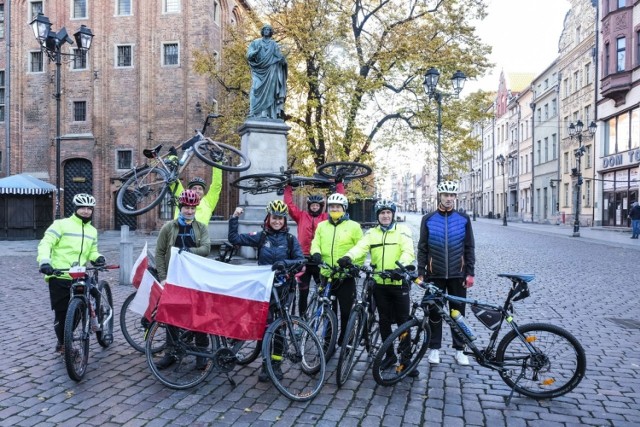 Na zdjęciu - Start Miłki Raulin z Torunia do Kwidzyna w ramach III Rajdu Rowerowego dla Niepodległej "Południe-Północ"