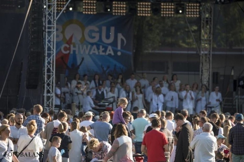 Obchody Bożego Ciała w Rumi. Już po raz siódmy na boiskach Salosu odbędzie się "Koncert Uwielbienia Bogu - Chwała!" | PROGRAM